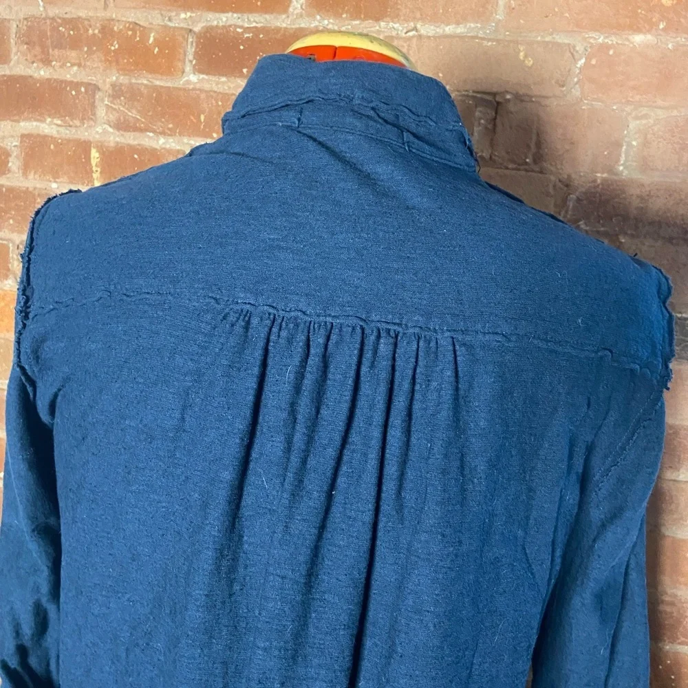 Like new-Cut Loose Relaxed Button Down in blue, S - Picture 5 of 11